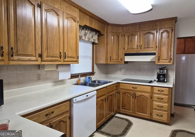 Photo 4 of Single family home for sale at 209 Self St, Warner Robins, GA 31088 | MLS# 10837360 | Listing updated on 2026-09-15