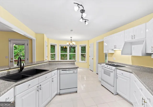 Photo 2 of Single family home for sale at 3218 Leona Dr, Rocky Face, GA 30740 | MLS# 10845874 | Listing updated on 2026-09-28