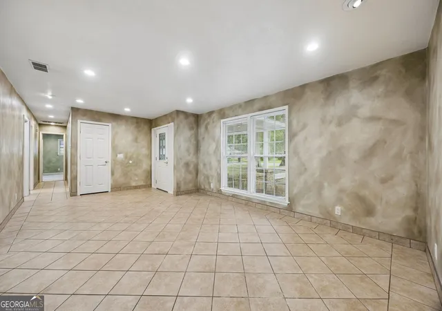 Photo 4 of Single family home for sale at 811 Devon Dr, St. Marys, GA 31558 | MLS# 10808373 | Listing updated on 2026-10-09
