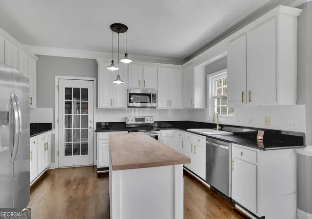Photo 3 of Single family home for sale at 7410 Colony Ct, Cumming, GA 30041 | MLS# 10832754 | Listing updated on 2026-10-06