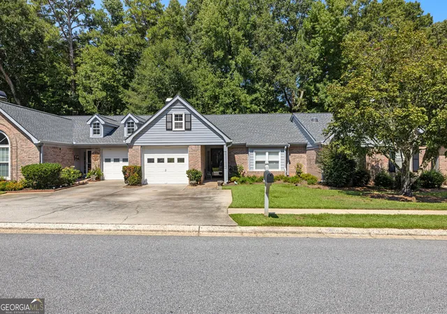 Photo 2 of Sale Pending at 14 Dover Trl, Peachtree City, GA 30269 | MLS# 10847739 | Listing updated on 2026-09-28