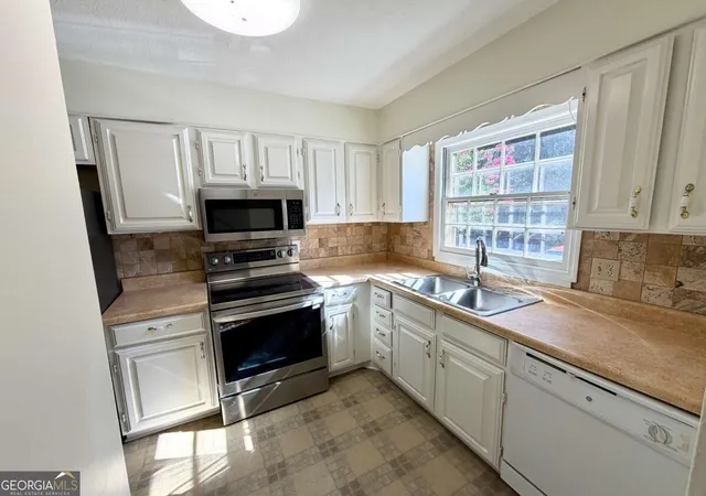 Listing Photo 5 - Condo for sale in building located at 129 Eaglewood Wy, Athens, GA 30606
