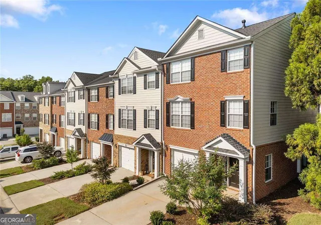 Photo 2 of Townhouse for sale at 3796 Chattahoochee Summit Dr Se #29, Atlanta, GA 30339 | MLS# 10842837 | Listing updated on 2026-09-10