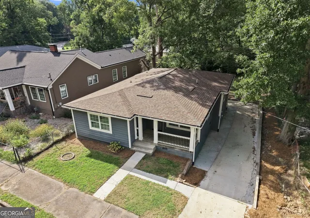 Photo 3 of Single family home for sale at 1047 Sw Peeples St Sw, Atlanta, GA 30310 | MLS# 10833617 | Listing updated on 2026-10-02