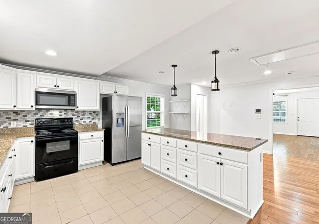 Photo 3 of Single family home for sale at 1047 Sw Peeples St Sw, Atlanta, GA 30310 | MLS# 10833617 | Listing updated on 2026-10-18