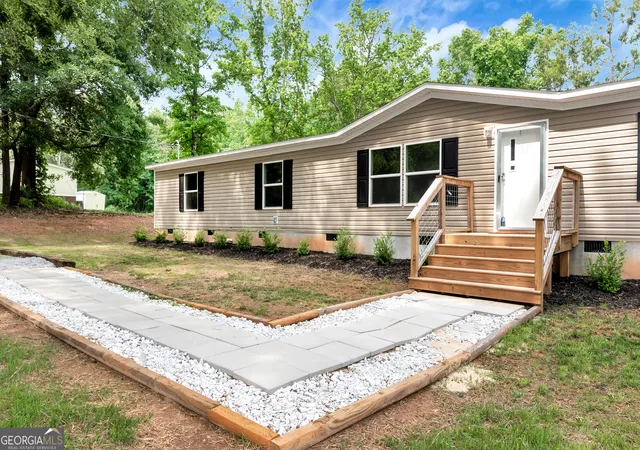Photo 2 of Manufactured home for sale at 832 Stone Stewart Rd, Hull, GA 30646 | MLS# 10842075 | Listing updated on 2026-09-09