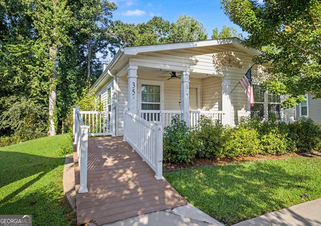 Photo 1 of Single family home for sale at 35 Redwood Cir, Newnan, GA 30263 | MLS# 10844440 | Listing updated on 2026-09-25
