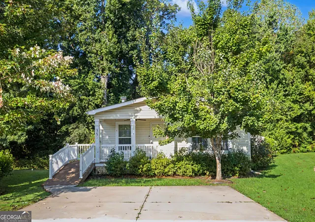 Photo 2 of Single family home for sale at 35 Redwood Cir, Newnan, GA 30263 | MLS# 10844440 | Listing updated on 2026-09-25