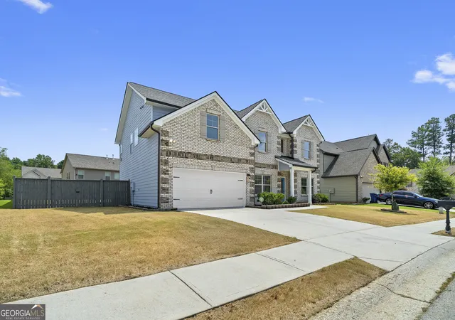 Photo 2 of Single family home for sale at 5673 Wyncreek Cir SW, Atlanta, GA 30331 | MLS# 10880046 | Listing updated on 2026-10-27
