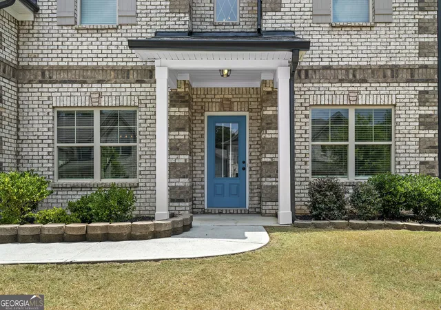 Photo 3 of Single family home for sale at 5673 Wyncreek Cir SW, Atlanta, GA 30331 | MLS# 10880046 | Listing updated on 2026-10-27