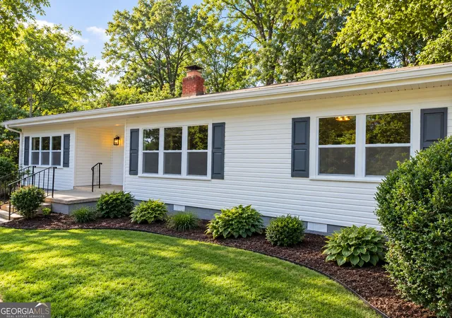 Photo 3 of Single family home for sale at 131 Mountain View Dr, Gainesville, GA 30501 | MLS# 10813305 | Listing updated on 2026-09-17