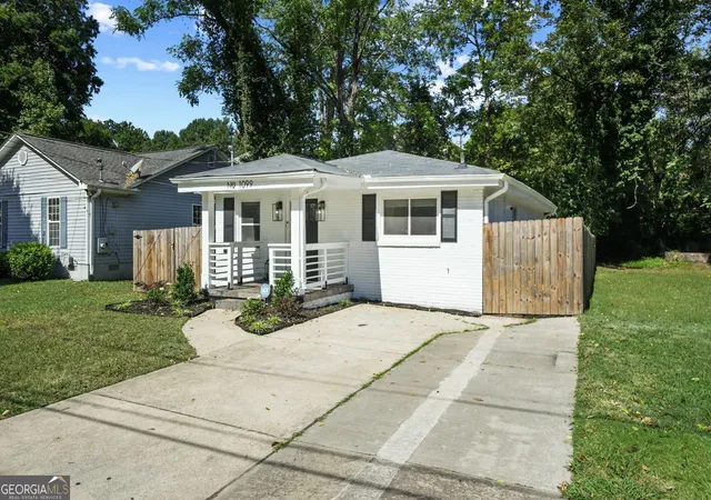 Photo 3 of Single family home for sale at 1099 Harwell St NW, Atlanta, GA 30314 | MLS# 10872389 | Listing updated on 2026-10-28