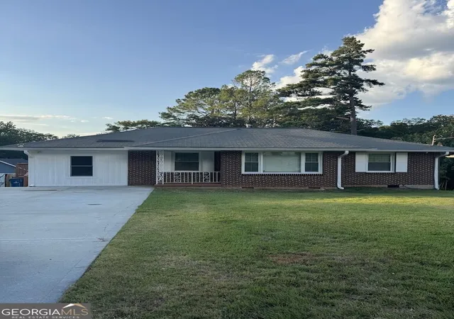 Photo 3 of Single family home for sale at 3067 Barksdale Cir, Atlanta, GA 30344 | MLS# 10851224 | Listing updated on 2026-10-06
