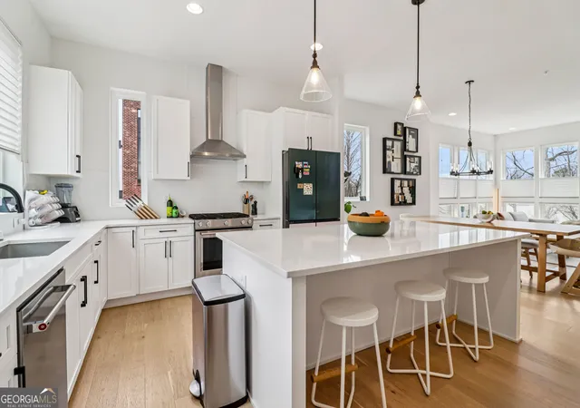 Photo 2 of Townhouse for sale at 1229 Chelsea Cir Nw, Atlanta, GA 30318 | MLS# 10821240 | Listing updated on 2026-09-12