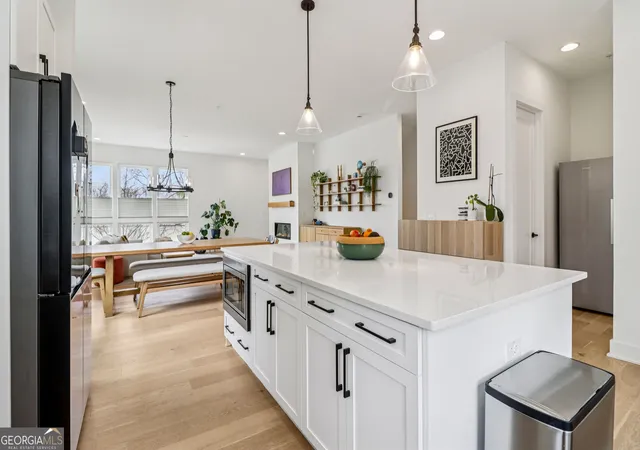 Photo 3 of Townhouse for sale at 1229 Chelsea Cir Nw, Atlanta, GA 30318 | MLS# 10821240 | Listing updated on 2026-09-18