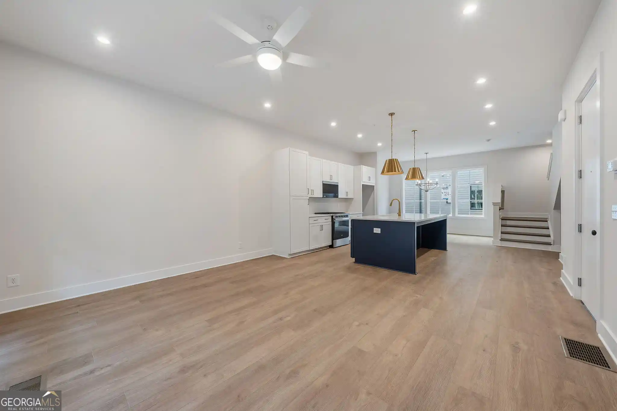 Listing Photo 2 - Condo for sale in 922 Hughley Cir located at 922 Hughley Cir, Atlanta, GA 30316 - Unit 922 Hughley Cir