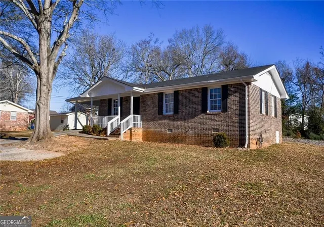 Photo 2 of Single family home for sale at 200 Capitol Ave, Winder, GA 30680 | MLS# 10849729 | Listing updated on 2026-10-04