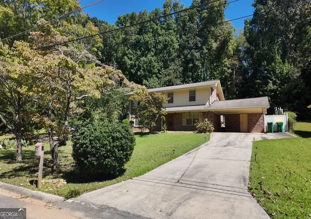 Photo 3 of Single family home for sale at 754 Virginia Cir, Forest Park, GA 30297 | MLS# 10855884 | Listing updated on 2026-10-28