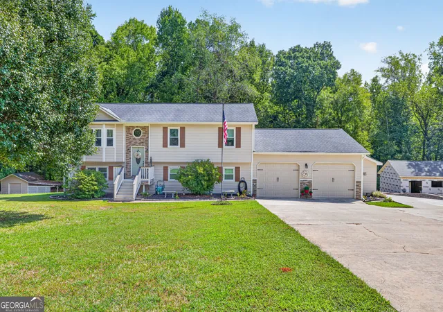 Photo 1 of Single family home for sale at 2475 Azalea Dr, Loganville, GA 30052 | MLS# 10851800 | Listing updated on 2026-10-09