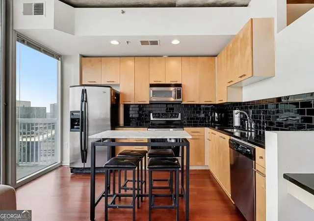 Photo 3 of Condo for sale at 3324 Peachtree Rd NE #1915, Atlanta, GA 30326 | MLS# 10843516 | Listing updated on 2026-09-24