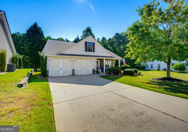 Photo 3 of Single family home for sale at 670 Majesty Xing, Winder, GA 30680 | MLS# 10847186 | Listing updated on 2026-10-08