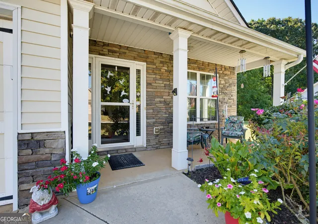 Photo 3 of Single family home for sale at 670 Majesty Xing, Winder, GA 30680 | MLS# 10847186 | Listing updated on 2026-10-08