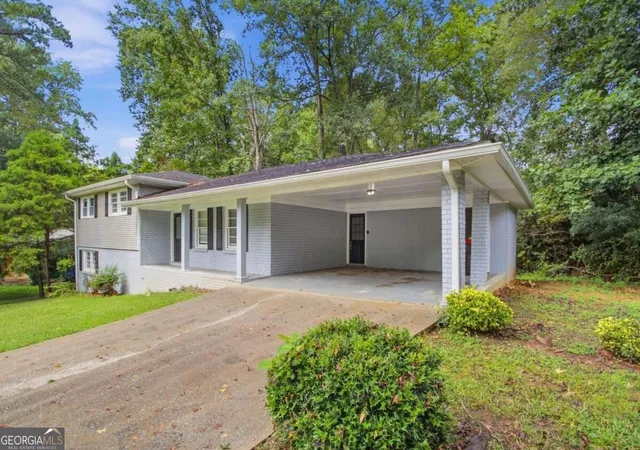 Photo 3 of Single family home for sale at 7280 Hollyhock Dr, Douglasville, GA 30135 | MLS# 10851218 | Listing updated on 2026-10-06
