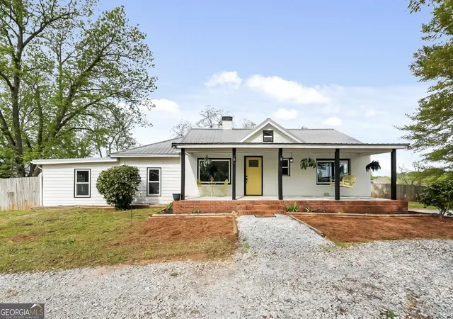 Photo 1 of Single family home for sale at 1015 Sid Hunter Rd, Senoia, GA 30276 | MLS# 10837176 | Listing updated on 2026-09-15
