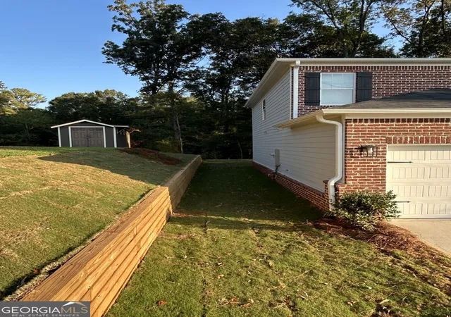 Photo 3 of Single family home for sale at 11 Meadowview Cir, Cartersville, GA 30121 | MLS# 10787484 | Listing updated on 2026-09-21