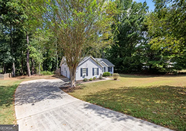 Photo 3 of Single family home for sale at 185 Hayward Bishop Way, Senoia, GA 30276 | MLS# 10839717 | Listing updated on 2026-09-17