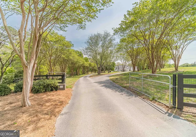 Photo 3 of Single family home for sale at 1271 Carl Davis Rd, Monroe, GA 30655 | MLS# 10801109 | Listing updated on 2026-09-25