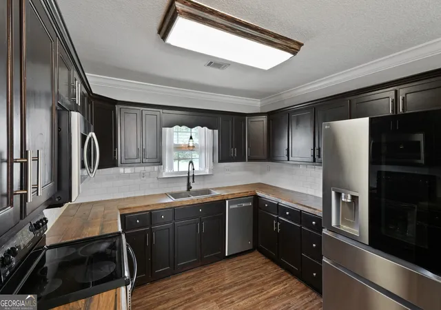 Photo 3 of Single family home for sale at 415 Walter St, Odum, GA 31555 | MLS# 10802013 | Listing updated on 2026-09-18