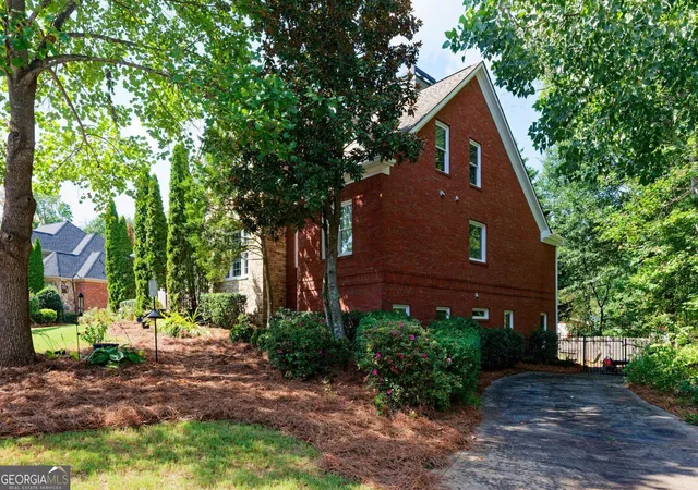 Photo 3 of Single family home for sale at 2721 Rustling Pines Ct Ne, Marietta, GA 30062 | MLS# 10847645 | Listing updated on 2026-10-07