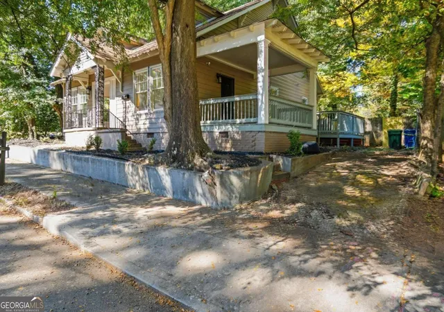 Photo 2 of Single family home for sale at 673 Pearce St SW, Atlanta, GA 30310 | MLS# 10857060 | Listing updated on 2026-10-30