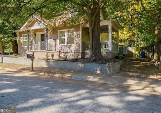 Photo 3 of Single family home for sale at 673 Pearce St SW, Atlanta, GA 30310 | MLS# 10857060 | Listing updated on 2026-10-30