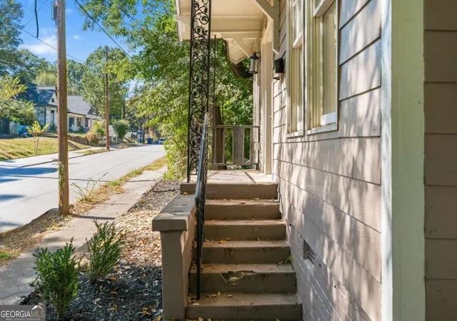 Photo 4 of Single family home for sale at 673 Pearce St SW, Atlanta, GA 30310 | MLS# 10857060 | Listing updated on 2026-10-30