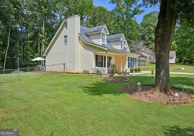 Photo 3 of Single family home for sale at 135 Creekview Dr, Newnan, GA 30263 | MLS# 10828193 | Listing updated on 2026-10-06