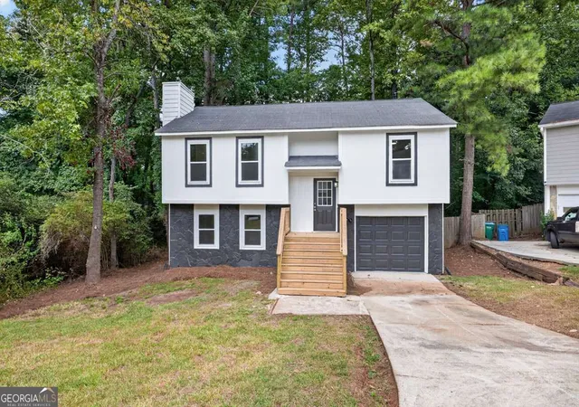 Photo 2 of Single family home for sale at 3321 Eastwood Trl, Snellville, GA 30078 | MLS# 10840085 | Listing updated on 2026-09-18