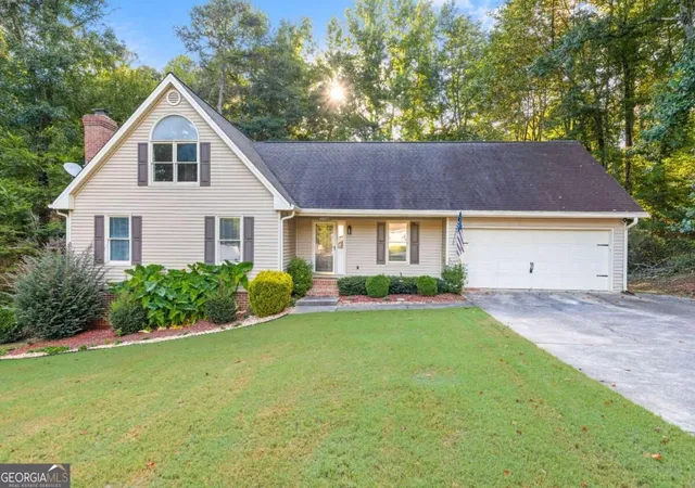 Photo 1 of Single family home for sale at 17 Mountain Oaks Dr, Carrollton, GA 30116 | MLS# 10845821 | Listing updated on 2026-09-28