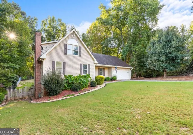 Photo 3 of Single family home for sale at 17 Mountain Oaks Dr, Carrollton, GA 30116 | MLS# 10845821 | Listing updated on 2026-09-28
