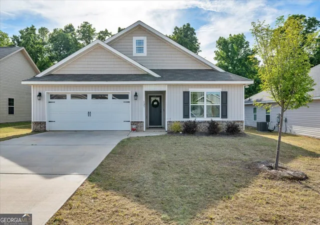 Photo 1 of Single family home for sale at 137 Red Tail Cir, Byron, GA 31008 | MLS# 10838577 | Listing updated on 2026-09-02