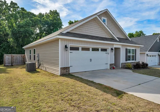 Photo 2 of Single family home for sale at 137 Red Tail Cir, Byron, GA 31008 | MLS# 10838577 | Listing updated on 2026-09-02