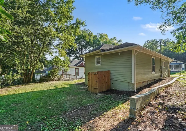 Photo 4 of Single family home for sale at 882 Hall St Nw, Atlanta, GA 30318 | MLS# 10831450 | Listing updated on 2026-10-23