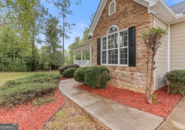 Photo 2 of Single family home for sale at 1725 Wesminster Dr, Griffin, GA 30223 | MLS# 10836389 | Listing updated on 2026-09-14