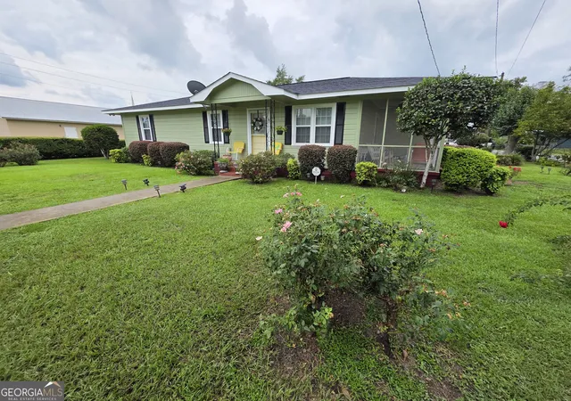 Photo 1 of Single family home for sale at 9 Pecan Dr, Hazlehurst, GA 31539 | MLS# 10835314 | Listing updated on 2026-09-14