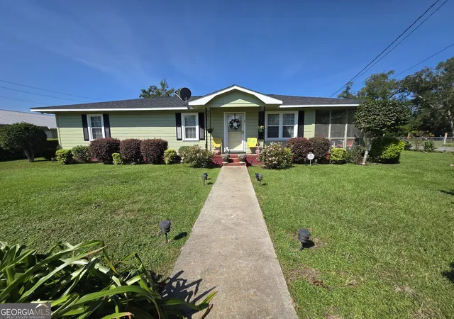 Photo 2 of Single family home for sale at 9 Pecan Dr, Hazlehurst, GA 31539 | MLS# 10835314 | Listing updated on 2026-09-14
