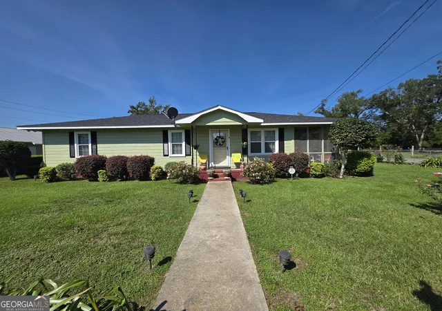 Photo 3 of Single family home for sale at 9 Pecan Dr, Hazlehurst, GA 31539 | MLS# 10835314 | Listing updated on 2026-09-14
