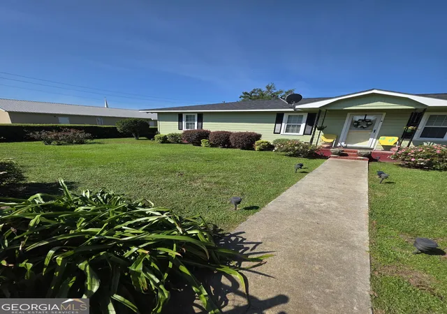 Photo 3 of Single family home for sale at 9 Pecan Dr, Hazlehurst, GA 31539 | MLS# 10835314 | Listing updated on 2026-09-14