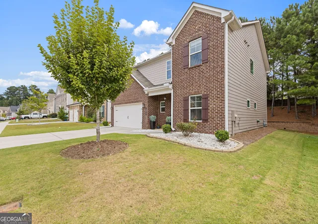 Photo 4 of Single family home for sale at 1807 Weatherbrook Cir, Lawrenceville, GA 30043 | MLS# 10850598 | Listing updated on 2026-10-08