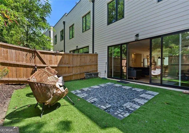Photo 3 of Townhouse for sale at 1631 Overlook Way NW, Atlanta, GA 30318 | MLS# 10851810 | Listing updated on 2026-10-08